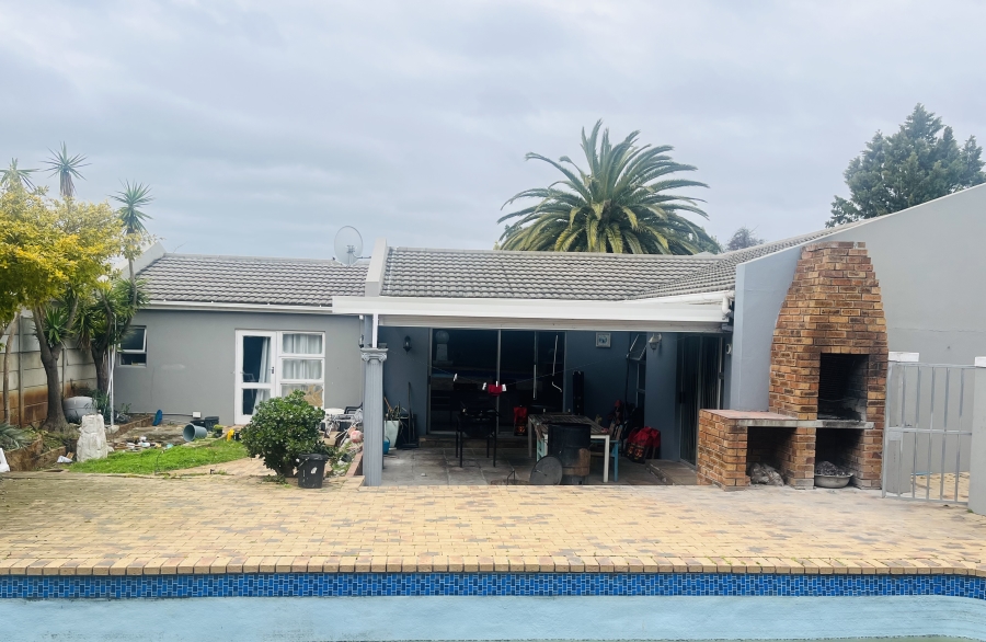 5 Bedroom Property for Sale in Table View Western Cape